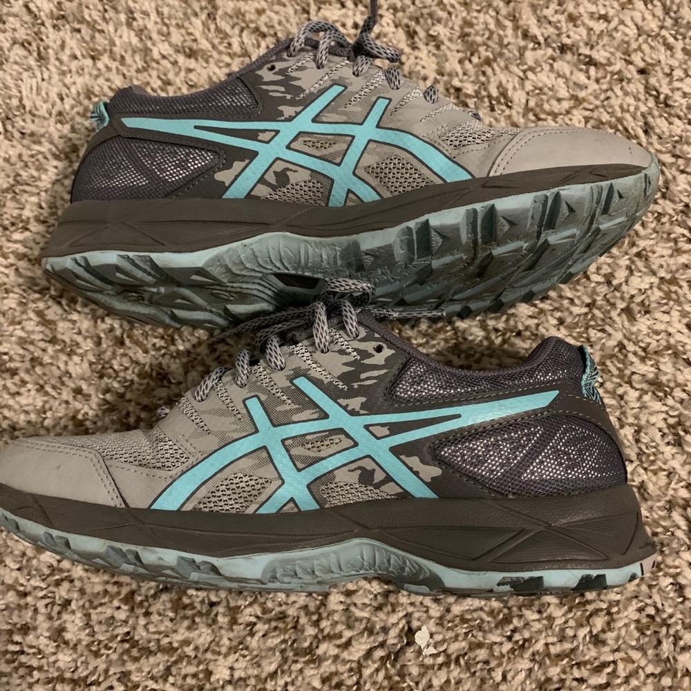 ASICS shoes - Picture 2 of 4